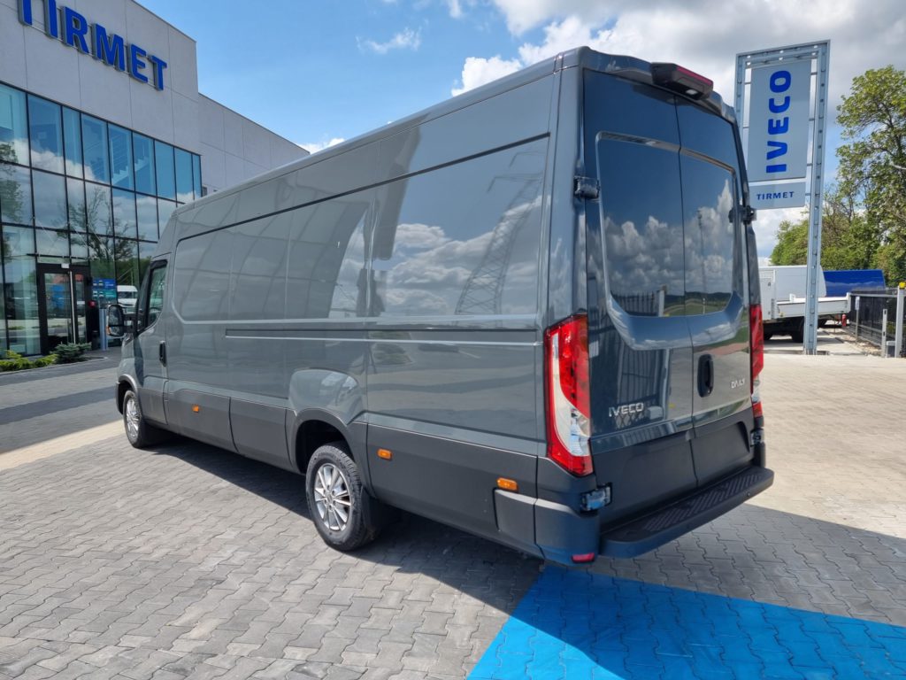 35s18 furgon szary