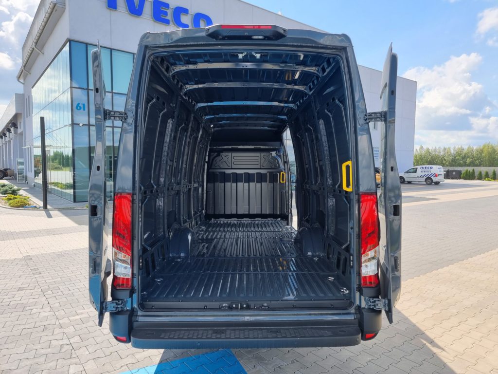 35s18 furgon szary