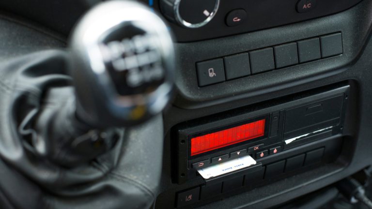 Nabór wniosków na dofinansowanie do wymiany tachografów – do 3 000 zł na pojazd