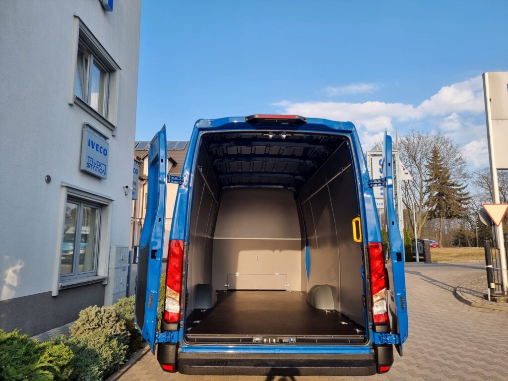 Daily 35S18 Furgon brygadówka